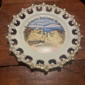 Vtg. Collectible Souvenir Plate: Mt. Rushmore National Memorial (made in Japan)